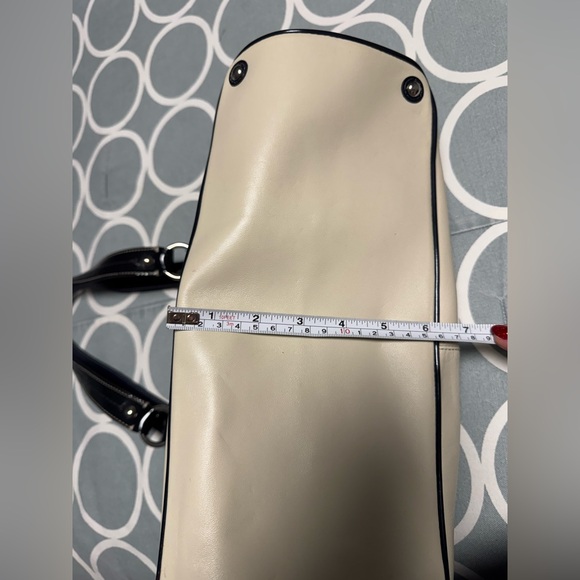 *Vintage* Authentic Coach Cream + Navy Purse, Laura Handbag with Kiss-lock - Picture 16 of 16